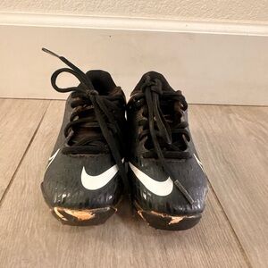 Softball Cleats, Nike Diamond Size 10 Black and Whitr